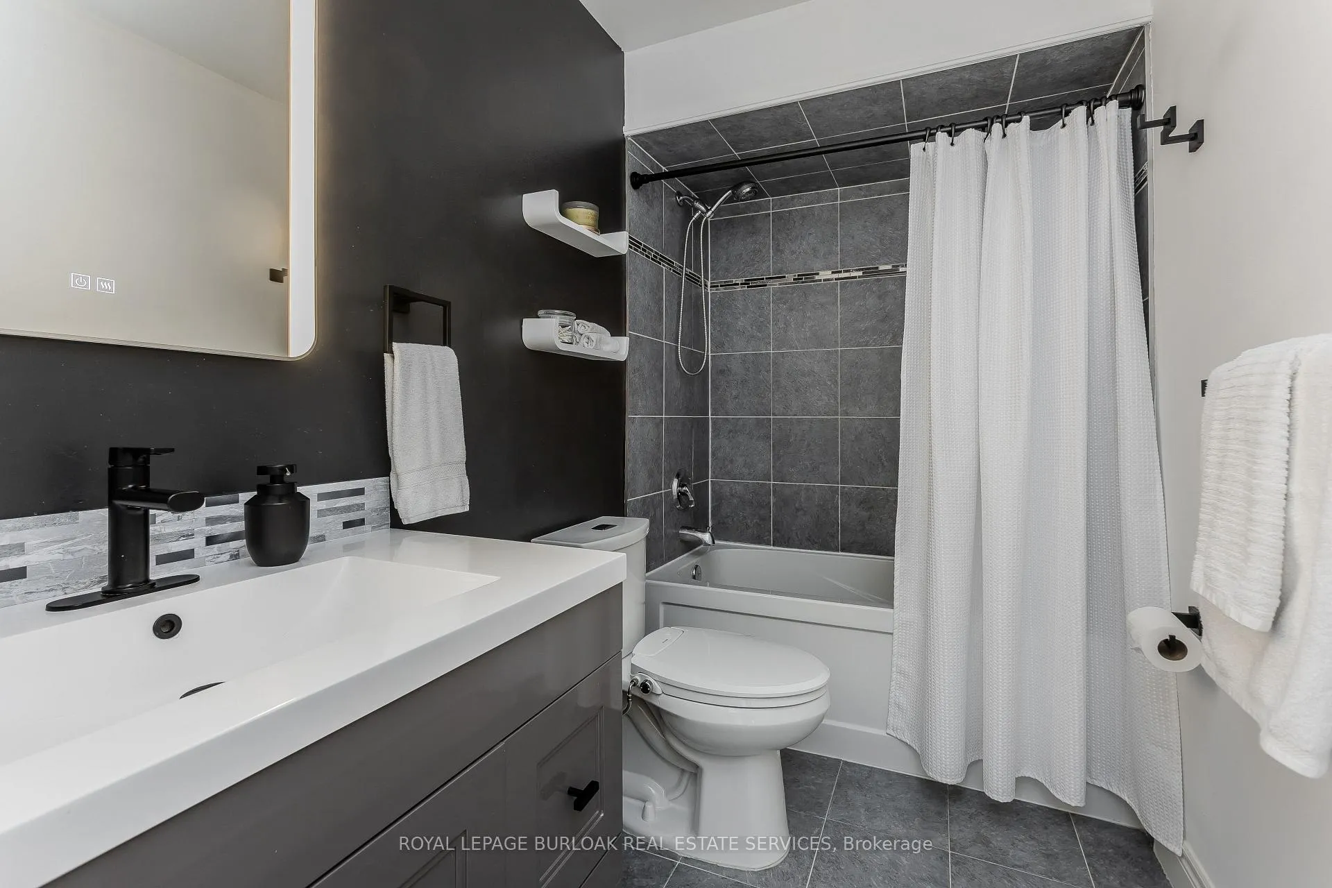 Photo 29 of 12 Thornlodge Drive, Hamilton, Waterdown — HOMEH