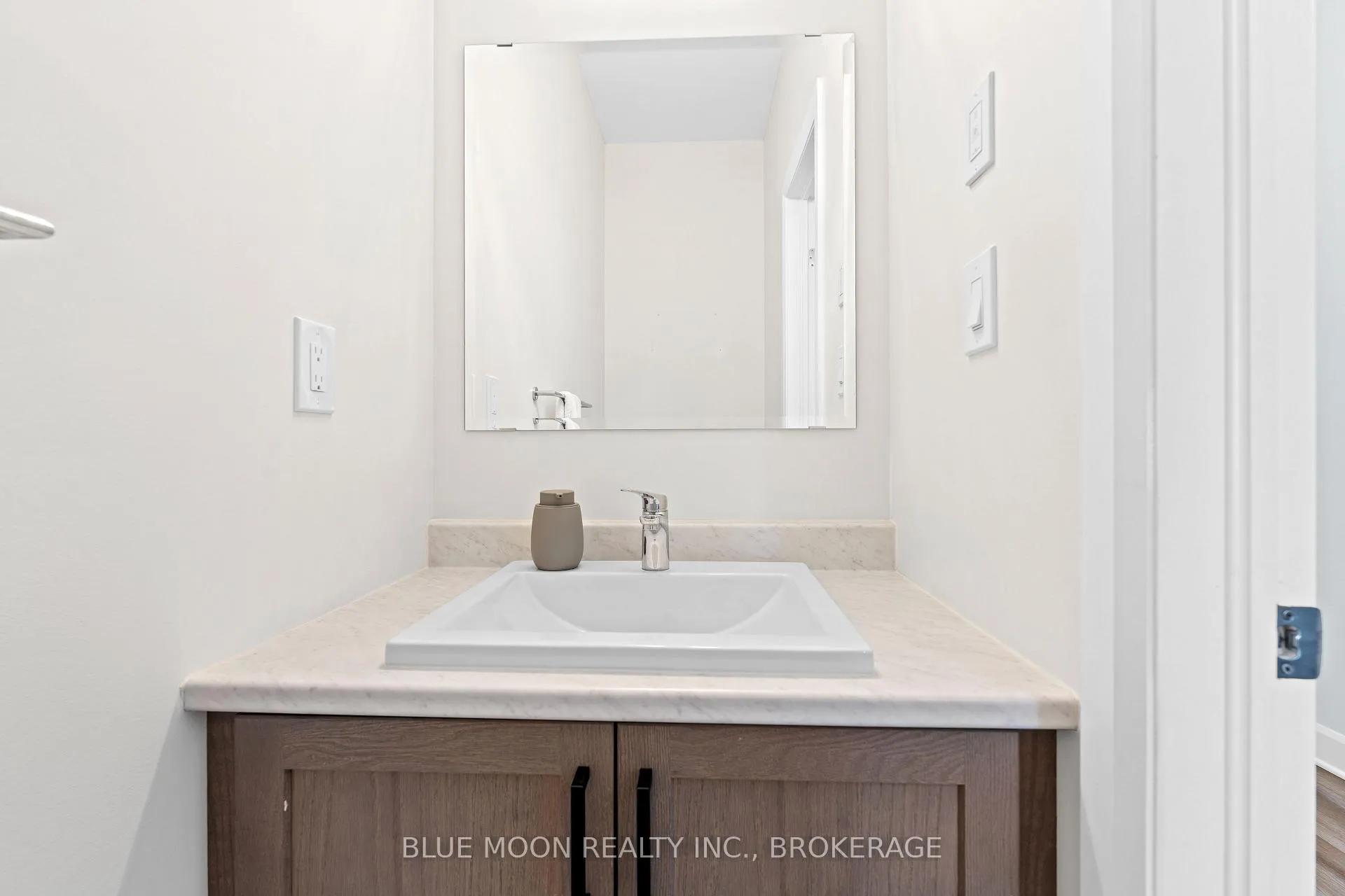 Photo 7 of 1555 Davenport Crescent, Kingston, City Northwest — HOMEH