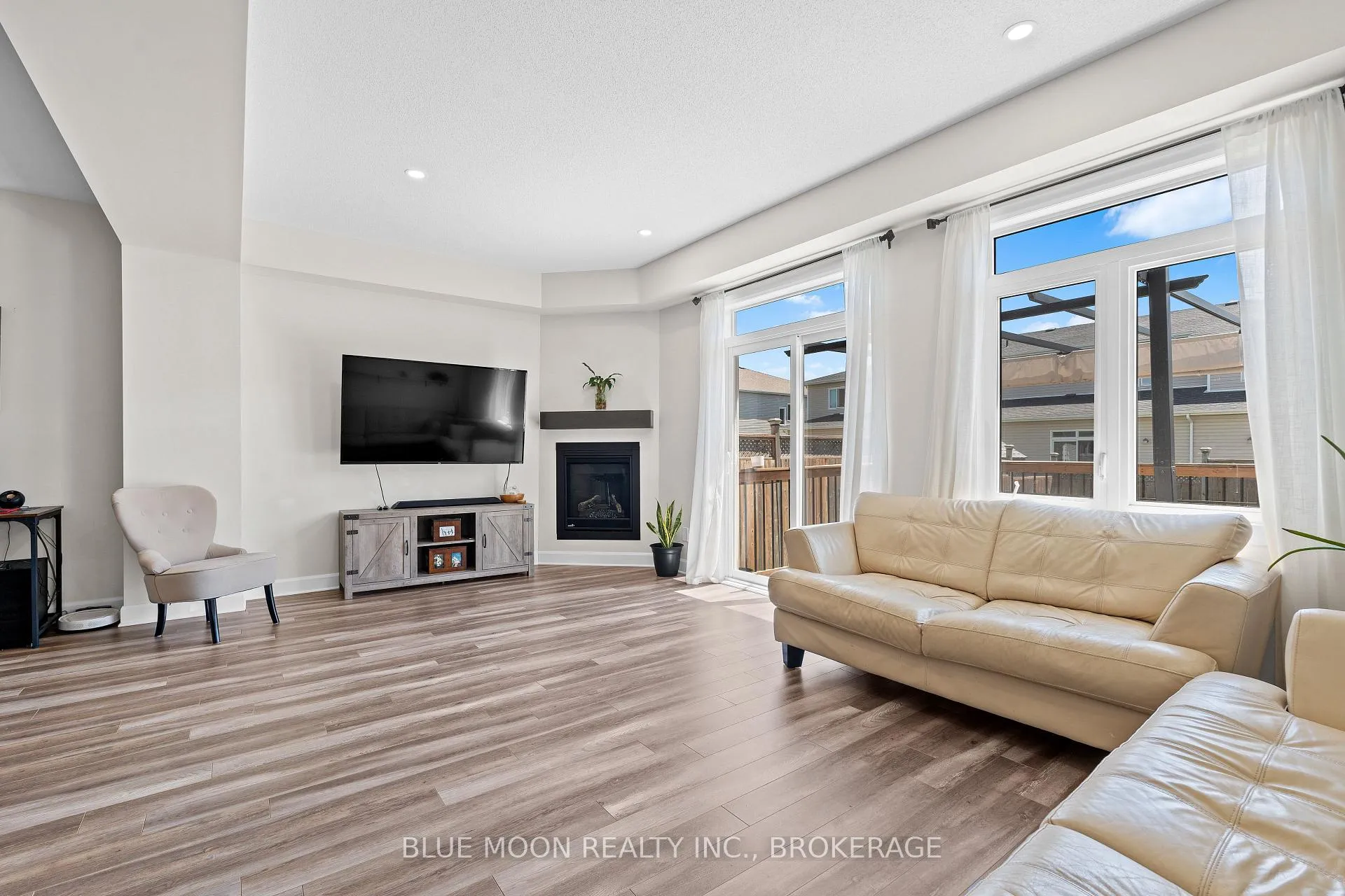 Photo 10 of 1555 Davenport Crescent, Kingston, City Northwest — HOMEH
