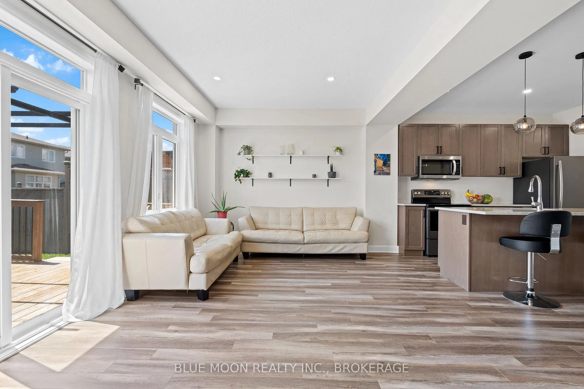 Photo 12 of 1555 Davenport Crescent, Kingston, City Northwest — HOMEH