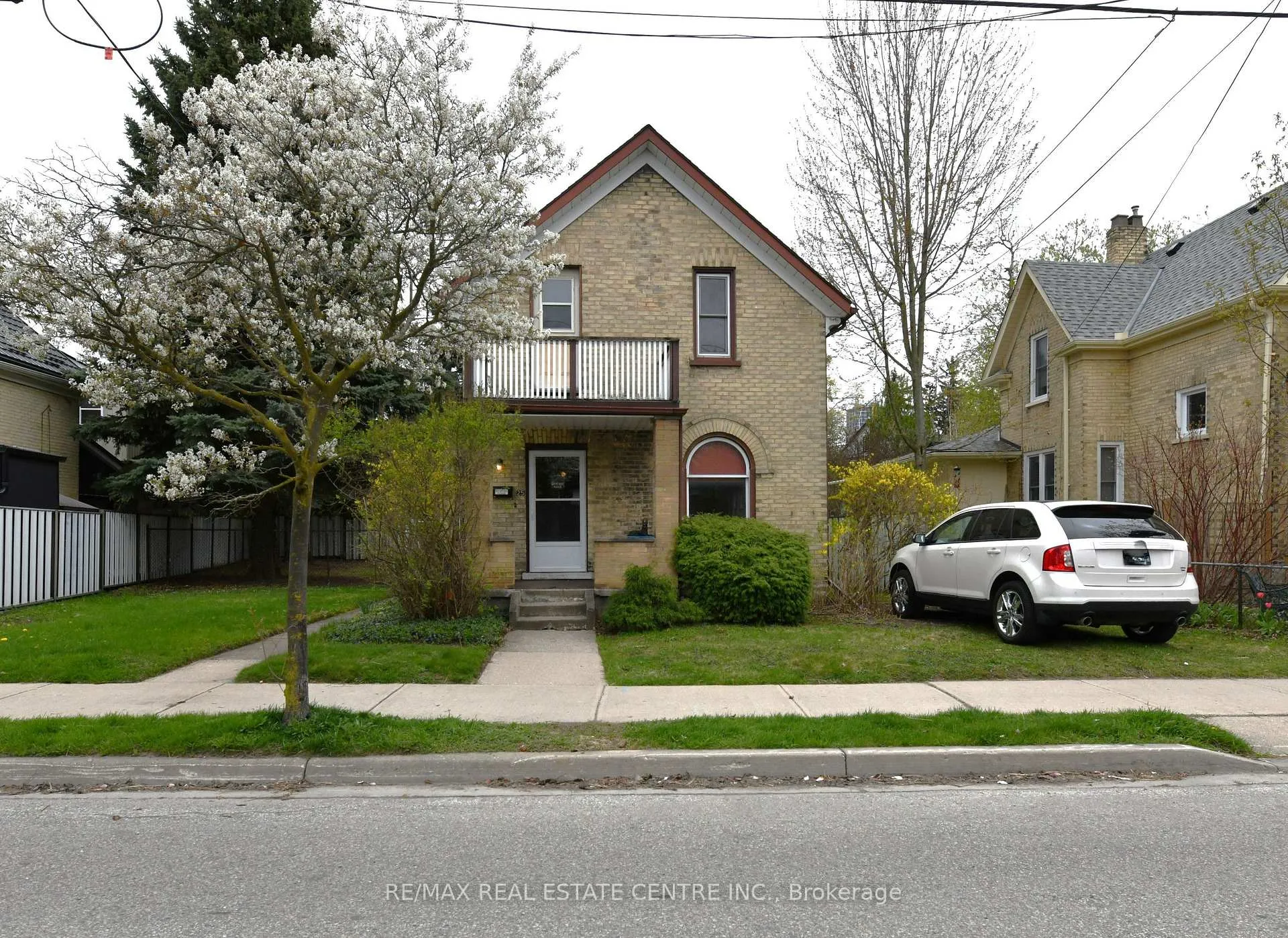 Photo 2 of 25 Guelph Street, Kitchener — HOMEH