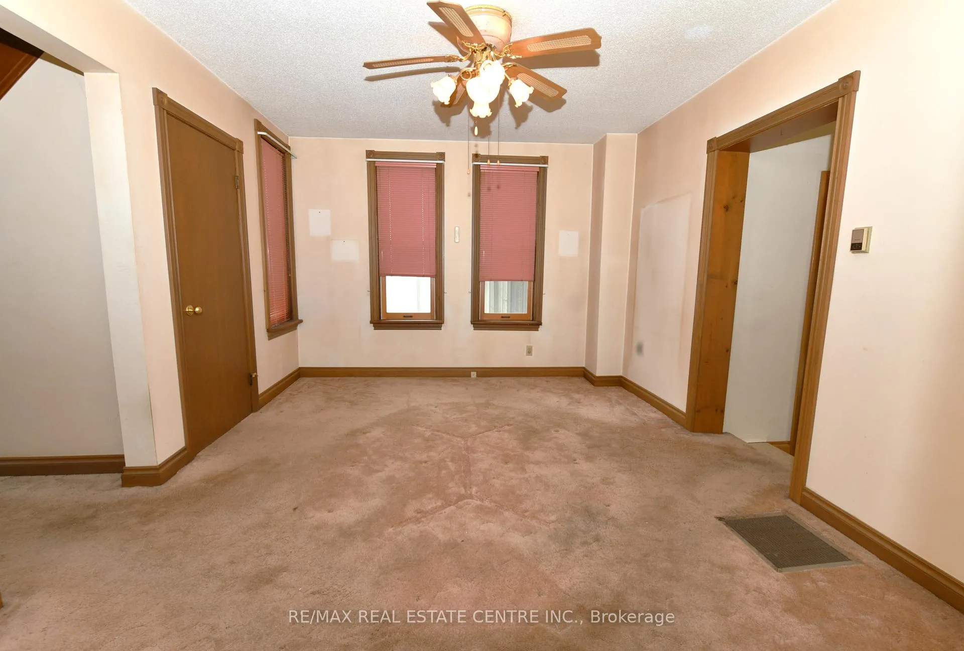 Photo 5 of 25 Guelph Street, Kitchener — HOMEH