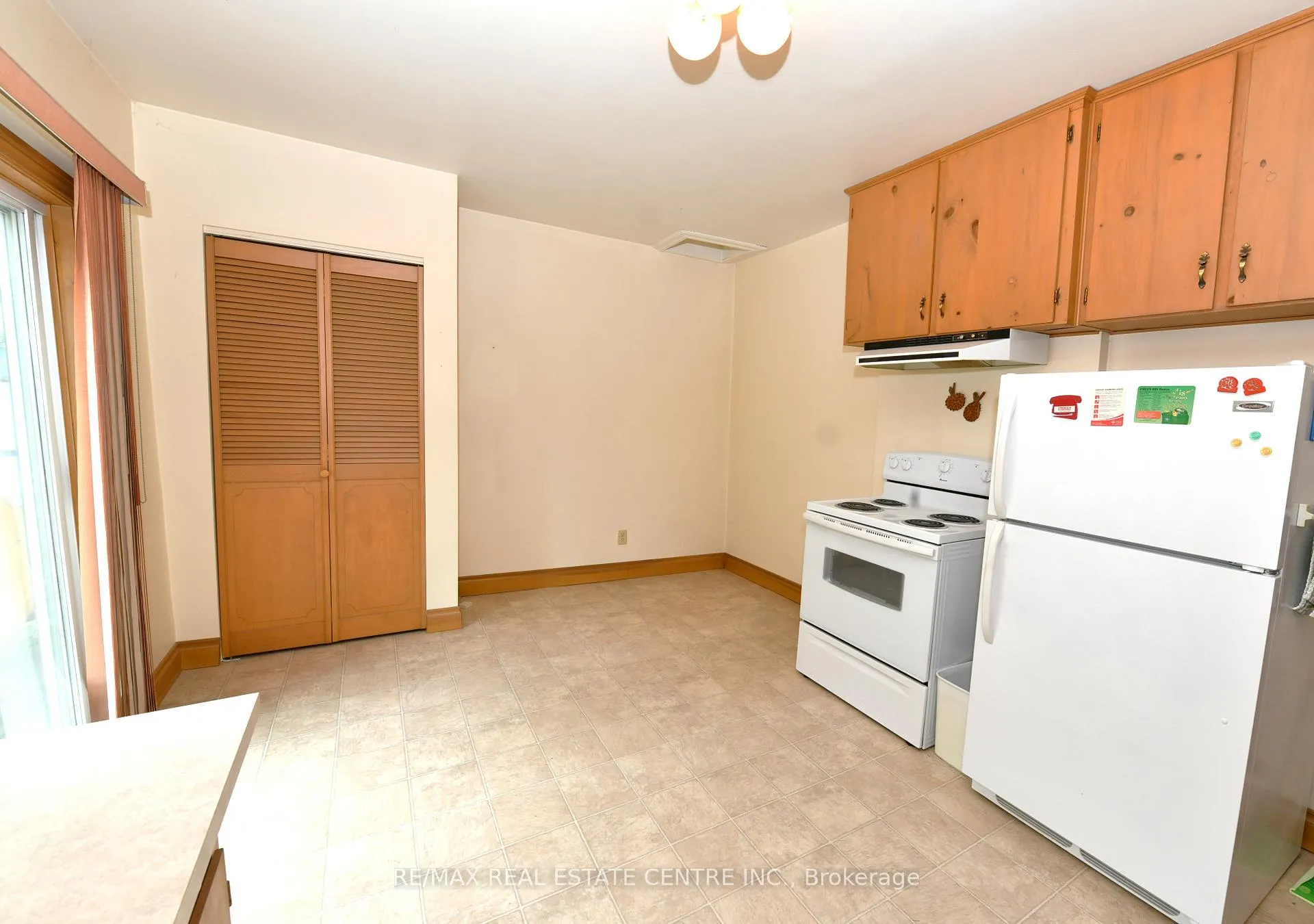 Photo 9 of 25 Guelph Street, Kitchener — HOMEH