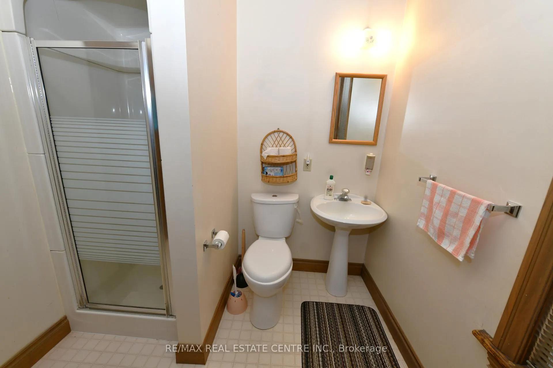 Photo 11 of 25 Guelph Street, Kitchener — HOMEH