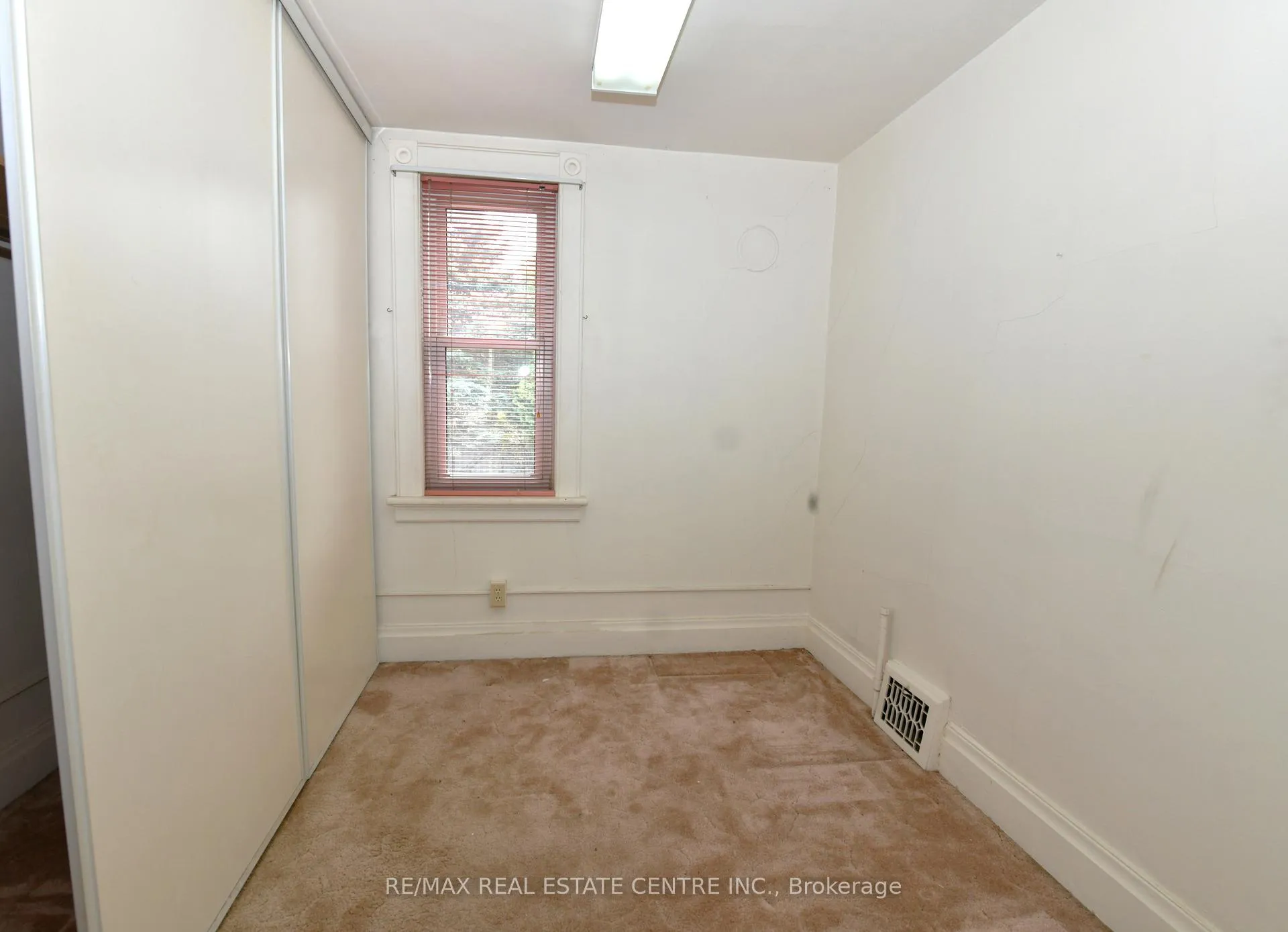 Photo 15 of 25 Guelph Street, Kitchener — HOMEH