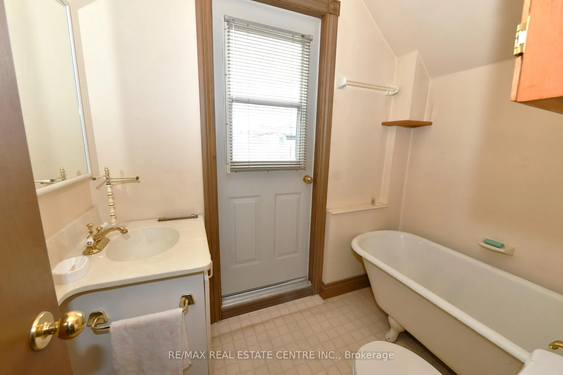 Photo 16 of 25 Guelph Street, Kitchener — HOMEH