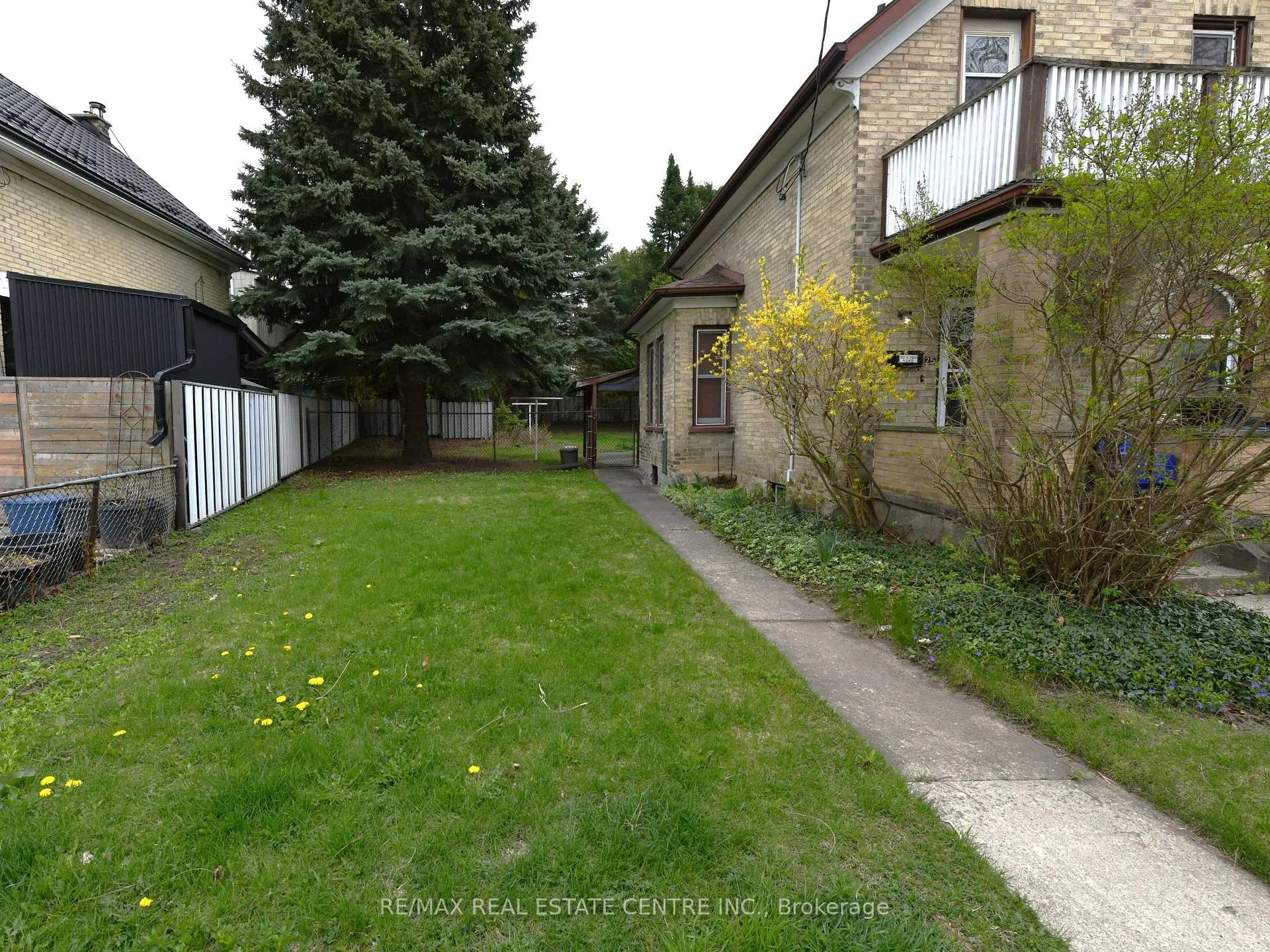 Photo 17 of 25 Guelph Street, Kitchener — HOMEH