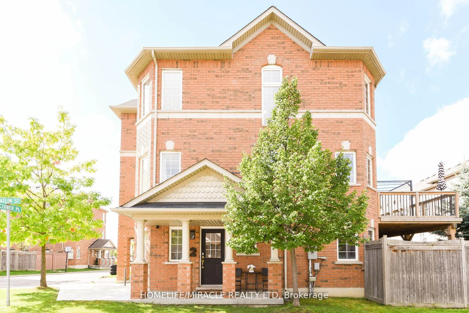 Photo 3 of 2 October Place, Brampton, Brampton West — HOMEH