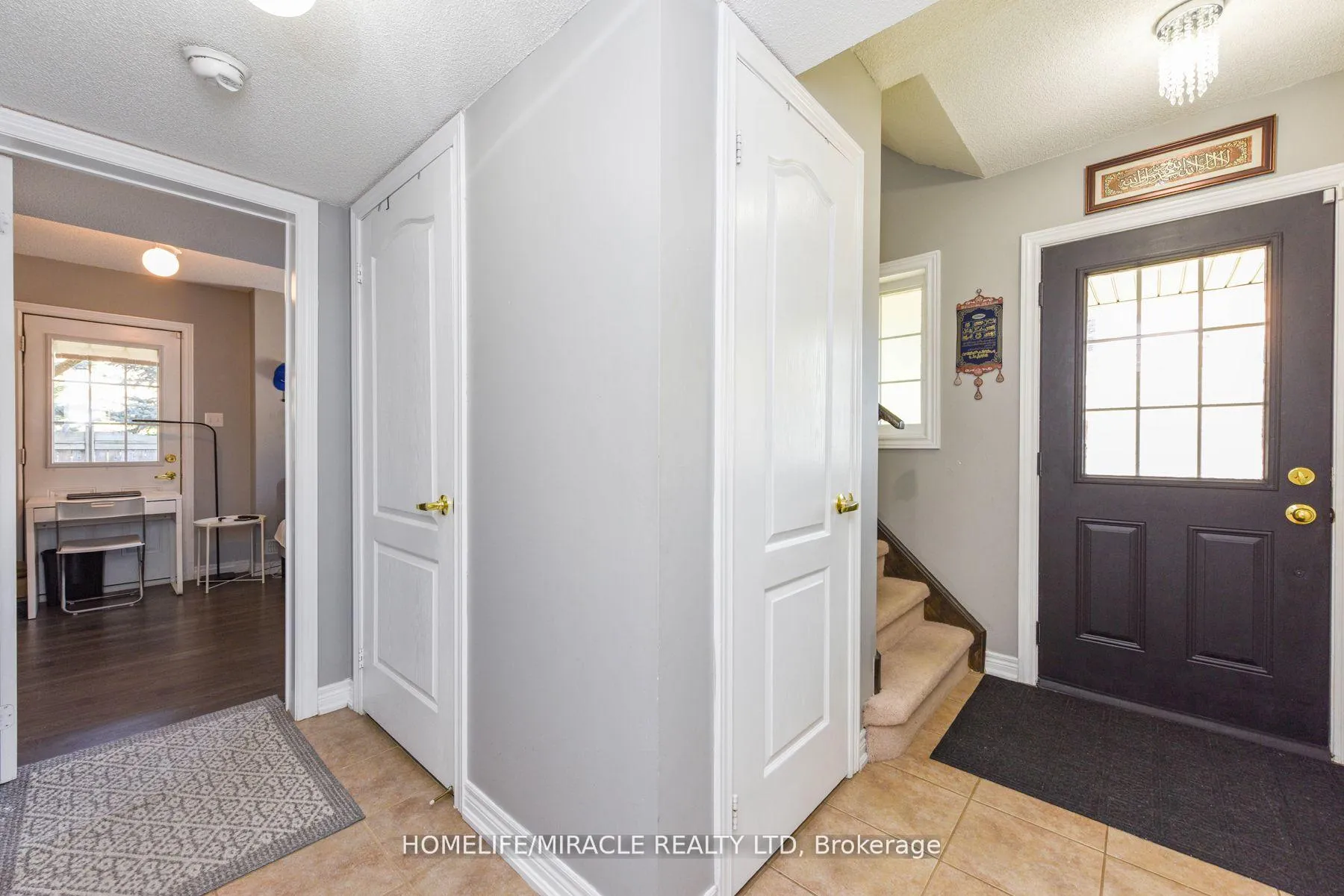 Photo 4 of 2 October Place, Brampton, Brampton West — HOMEH