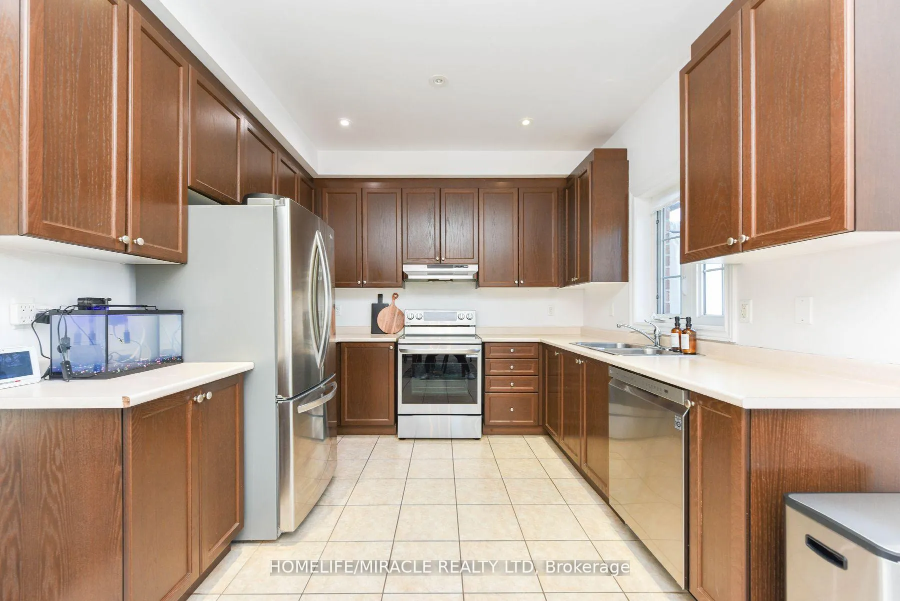 Photo 13 of 2 October Place, Brampton, Brampton West — HOMEH