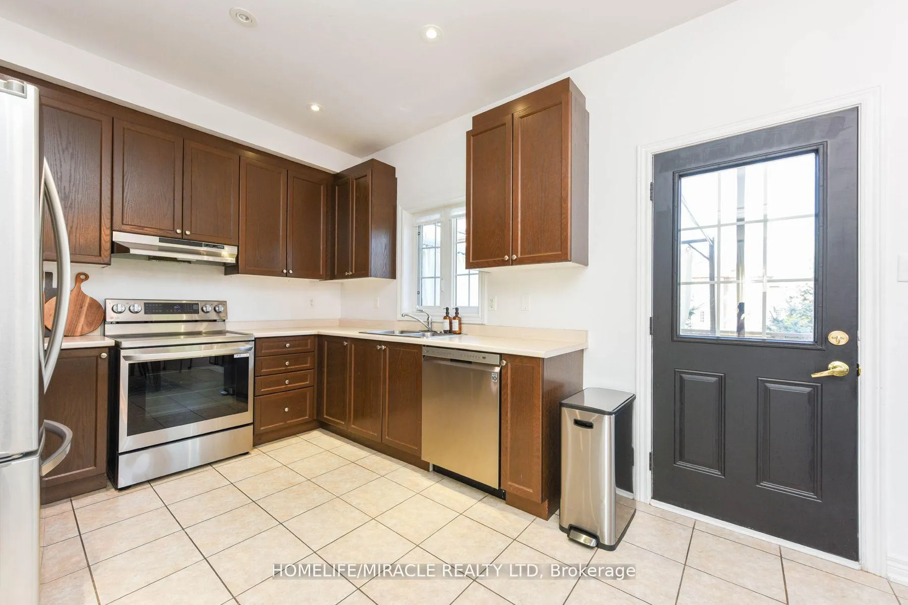 Photo 14 of 2 October Place, Brampton, Brampton West — HOMEH