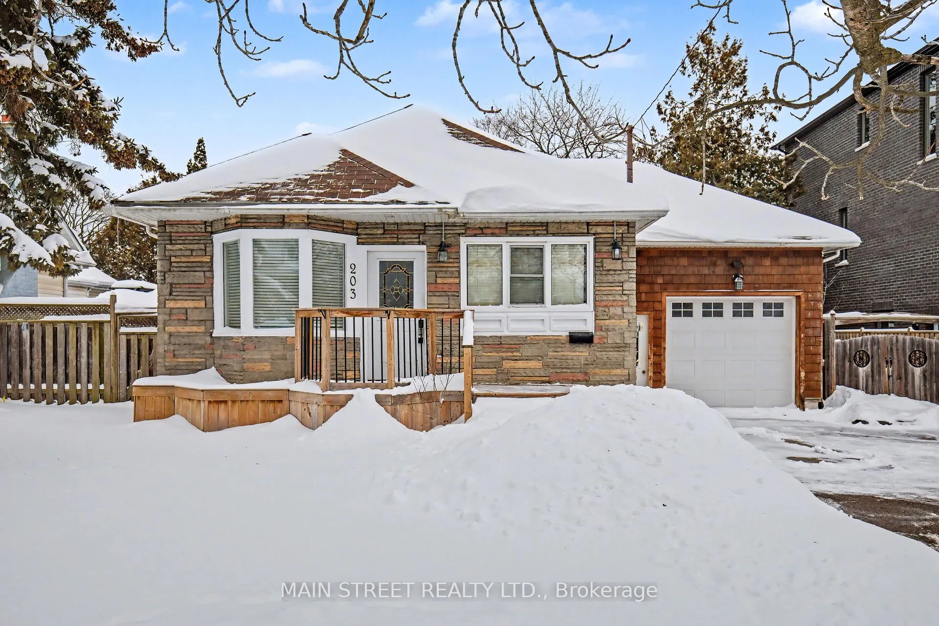 Photo 2 of 203 Gibbons Street, Oshawa, McLaughlin — HOMEH