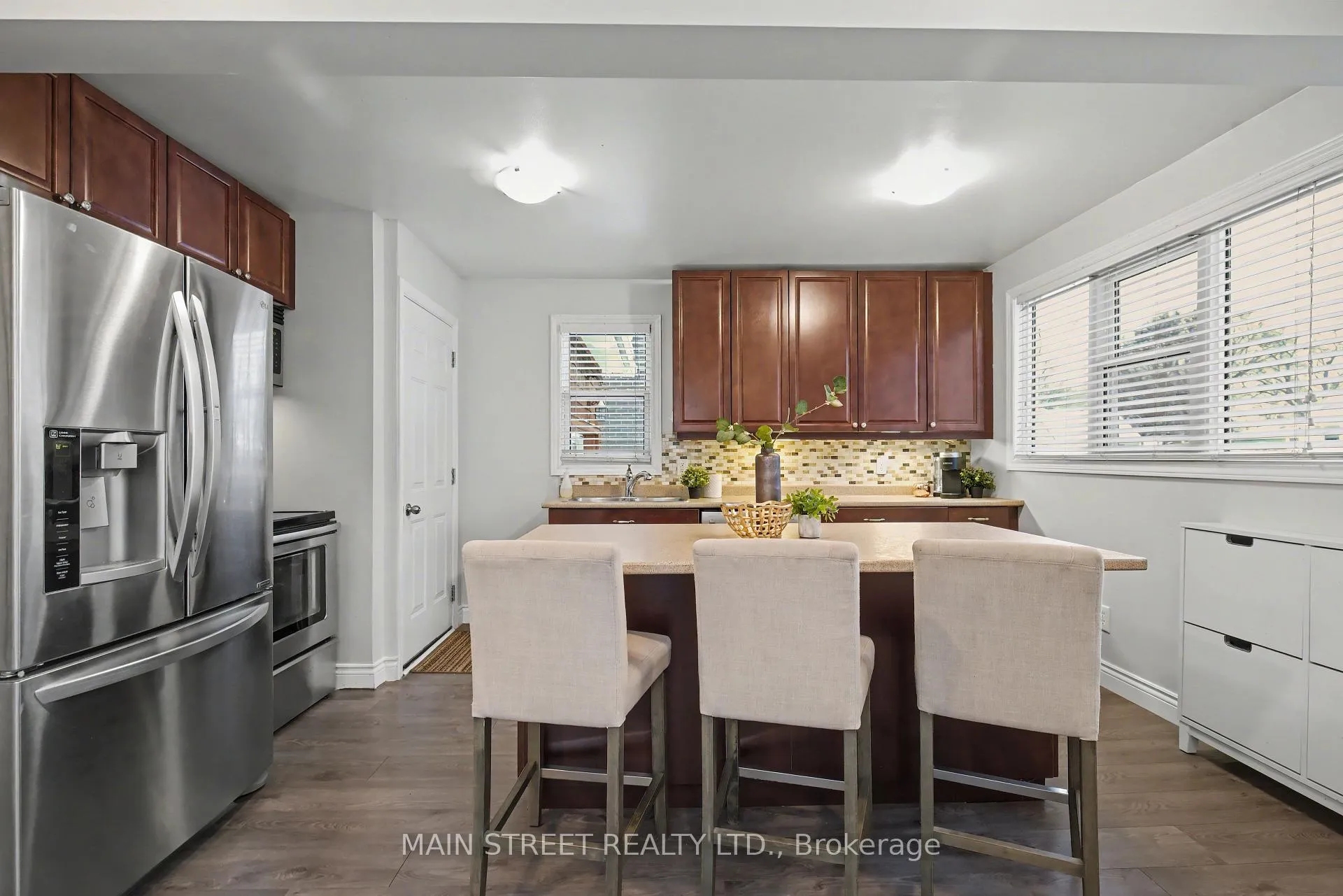 Photo 3 of 203 Gibbons Street, Oshawa, McLaughlin — HOMEH