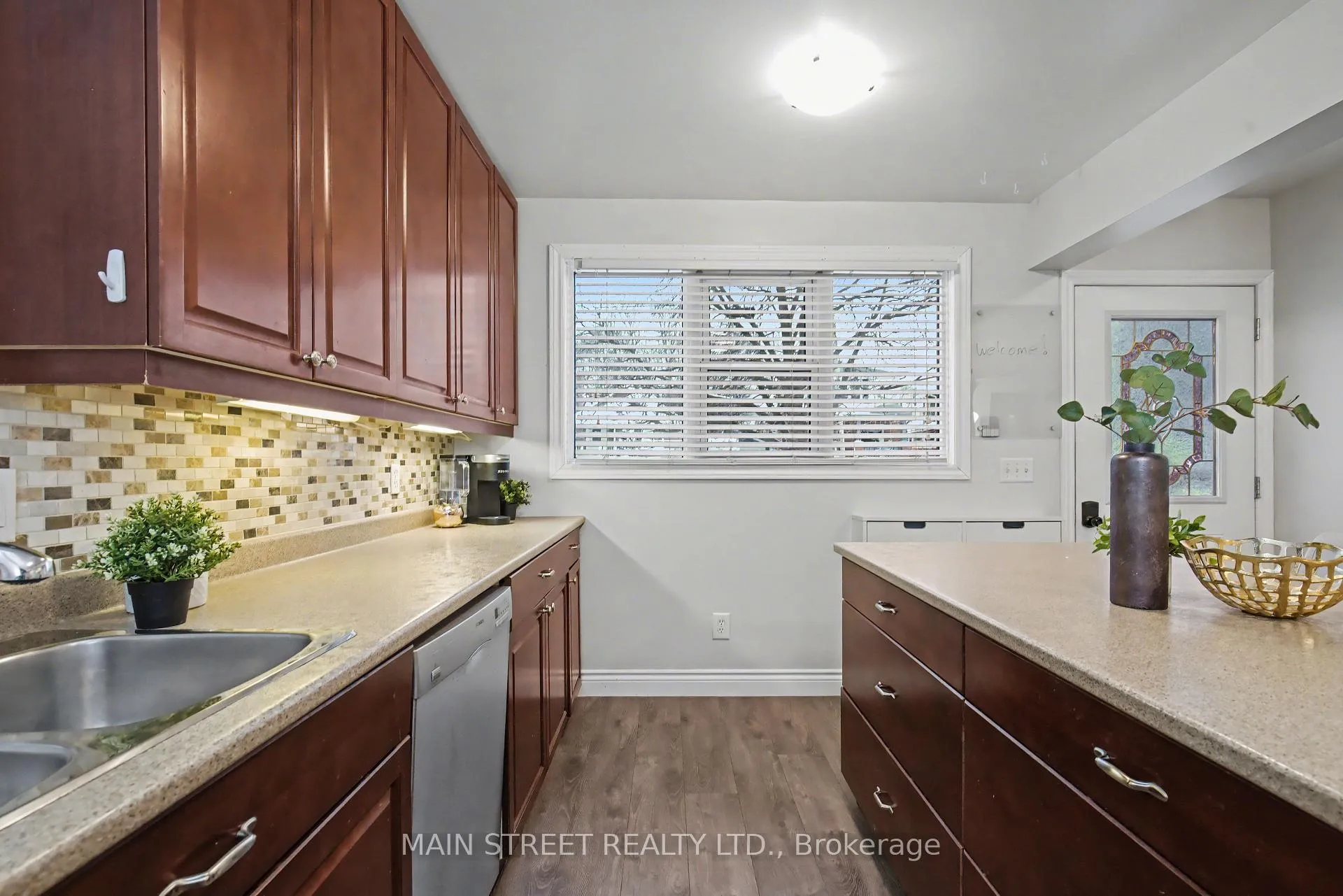 Photo 5 of 203 Gibbons Street, Oshawa, McLaughlin — HOMEH