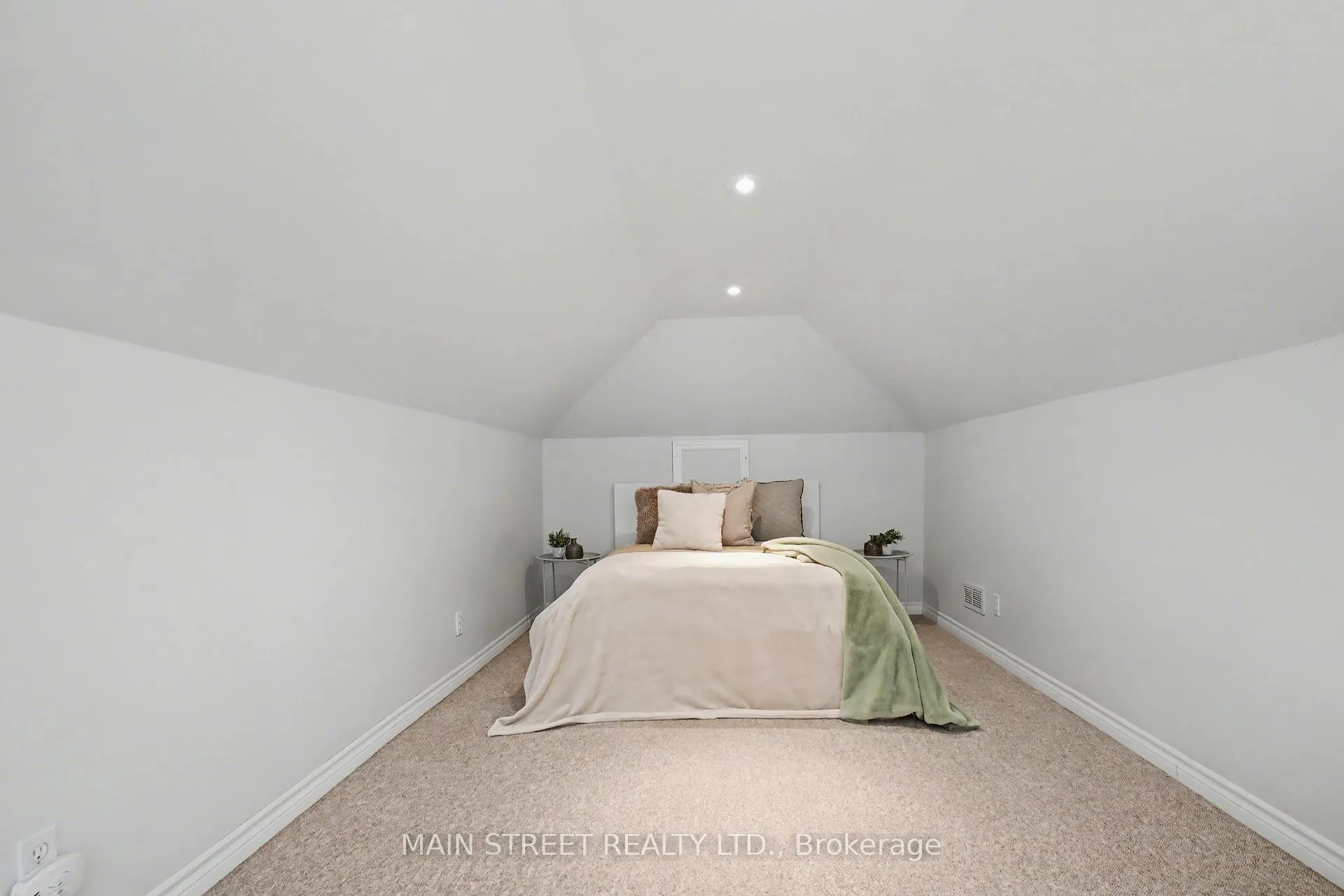 Photo 19 of 203 Gibbons Street, Oshawa, McLaughlin — HOMEH