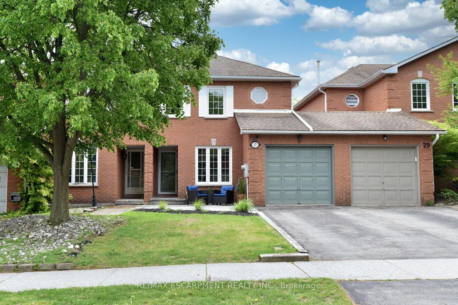 Photo 2 of 27 Pirie Drive, Hamilton, Dundas — HOMEH