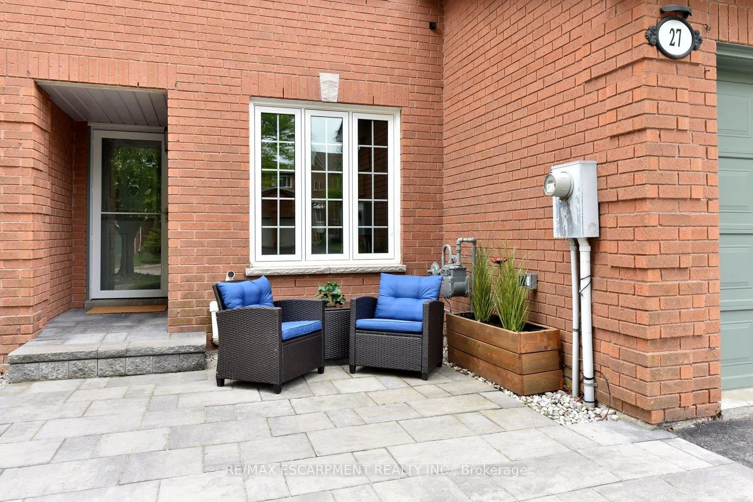 Photo 3 of 27 Pirie Drive, Hamilton, Dundas — HOMEH
