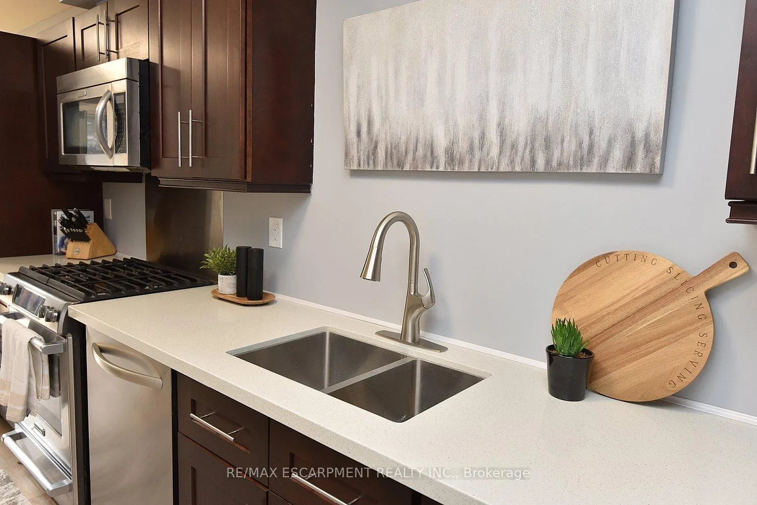 Photo 14 of 27 Pirie Drive, Hamilton, Dundas — HOMEH