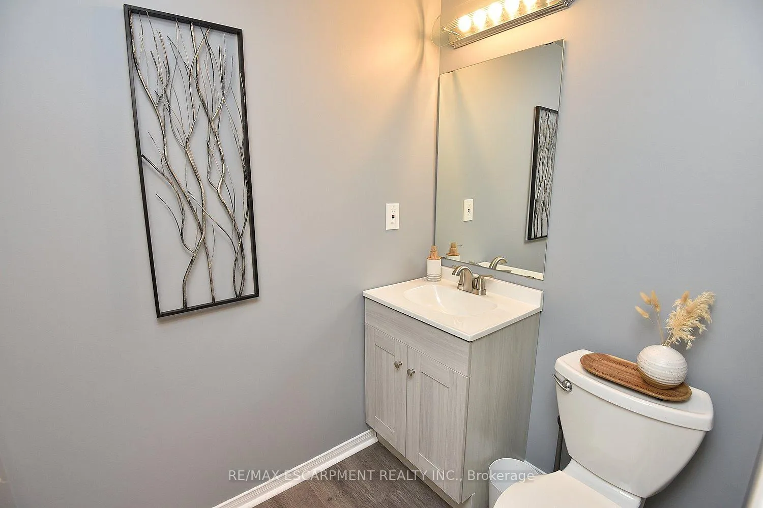 Photo 21 of 27 Pirie Drive, Hamilton, Dundas — HOMEH