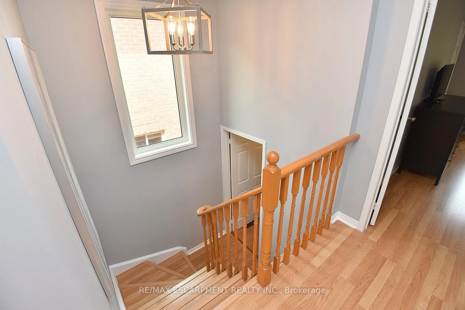 Photo 23 of 27 Pirie Drive, Hamilton, Dundas — HOMEH