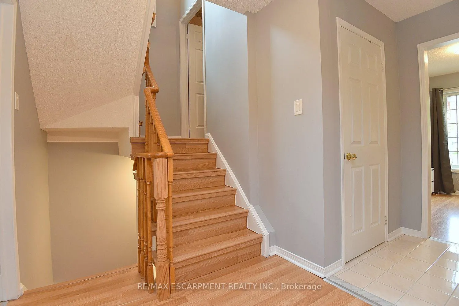 Photo 25 of 27 Pirie Drive, Hamilton, Dundas — HOMEH