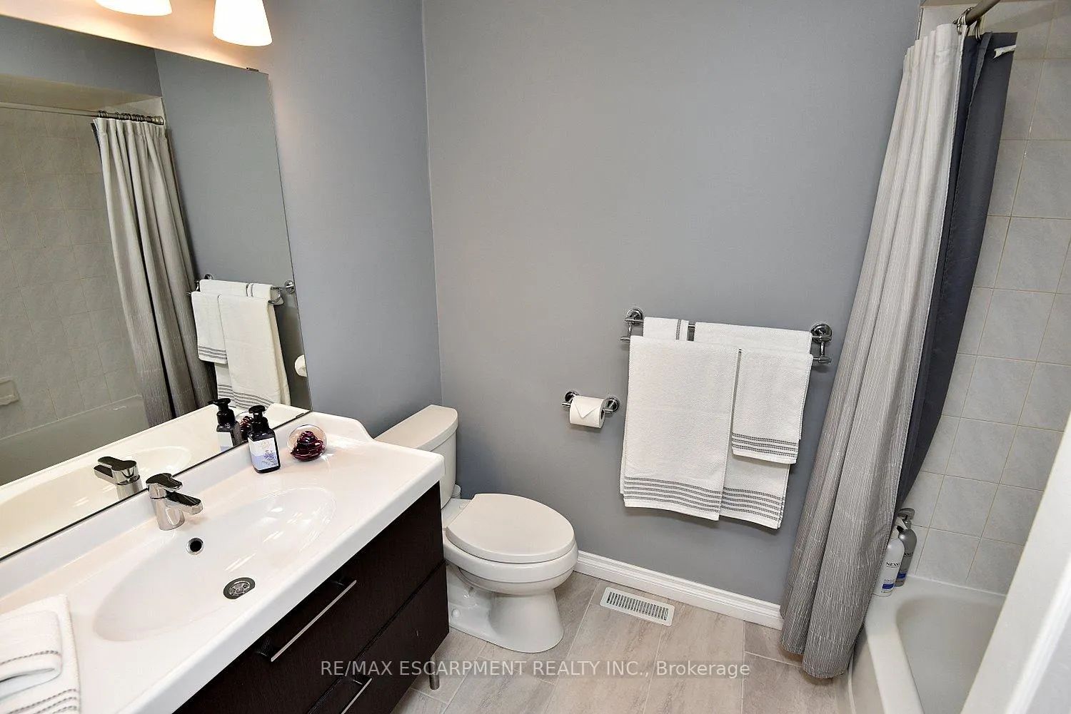 Photo 32 of 27 Pirie Drive, Hamilton, Dundas — HOMEH