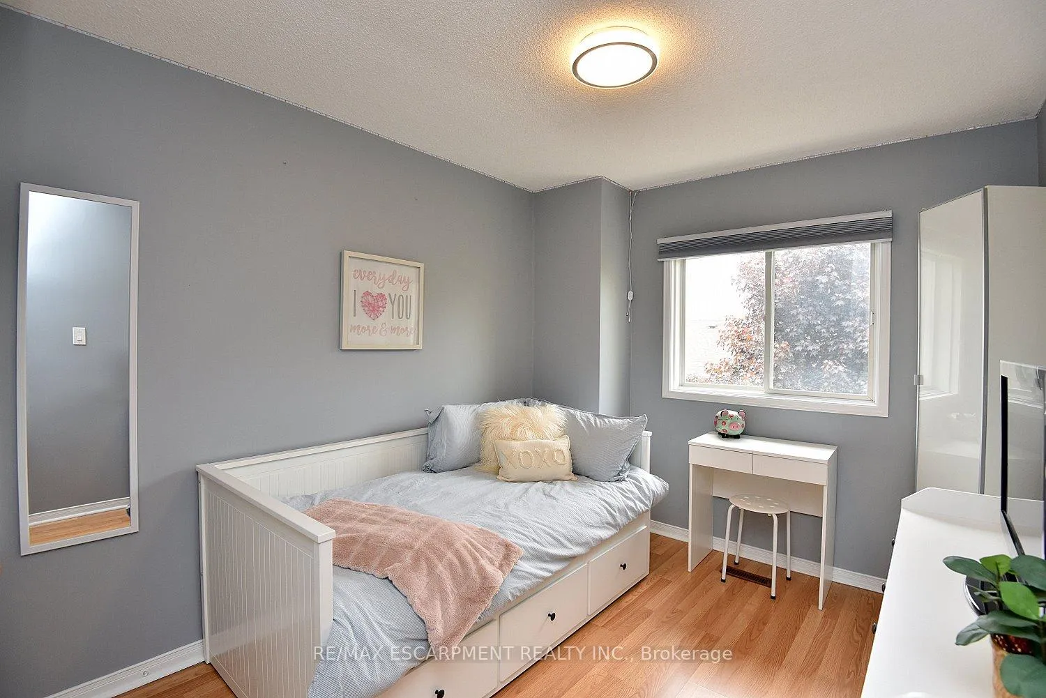 Photo 36 of 27 Pirie Drive, Hamilton, Dundas — HOMEH