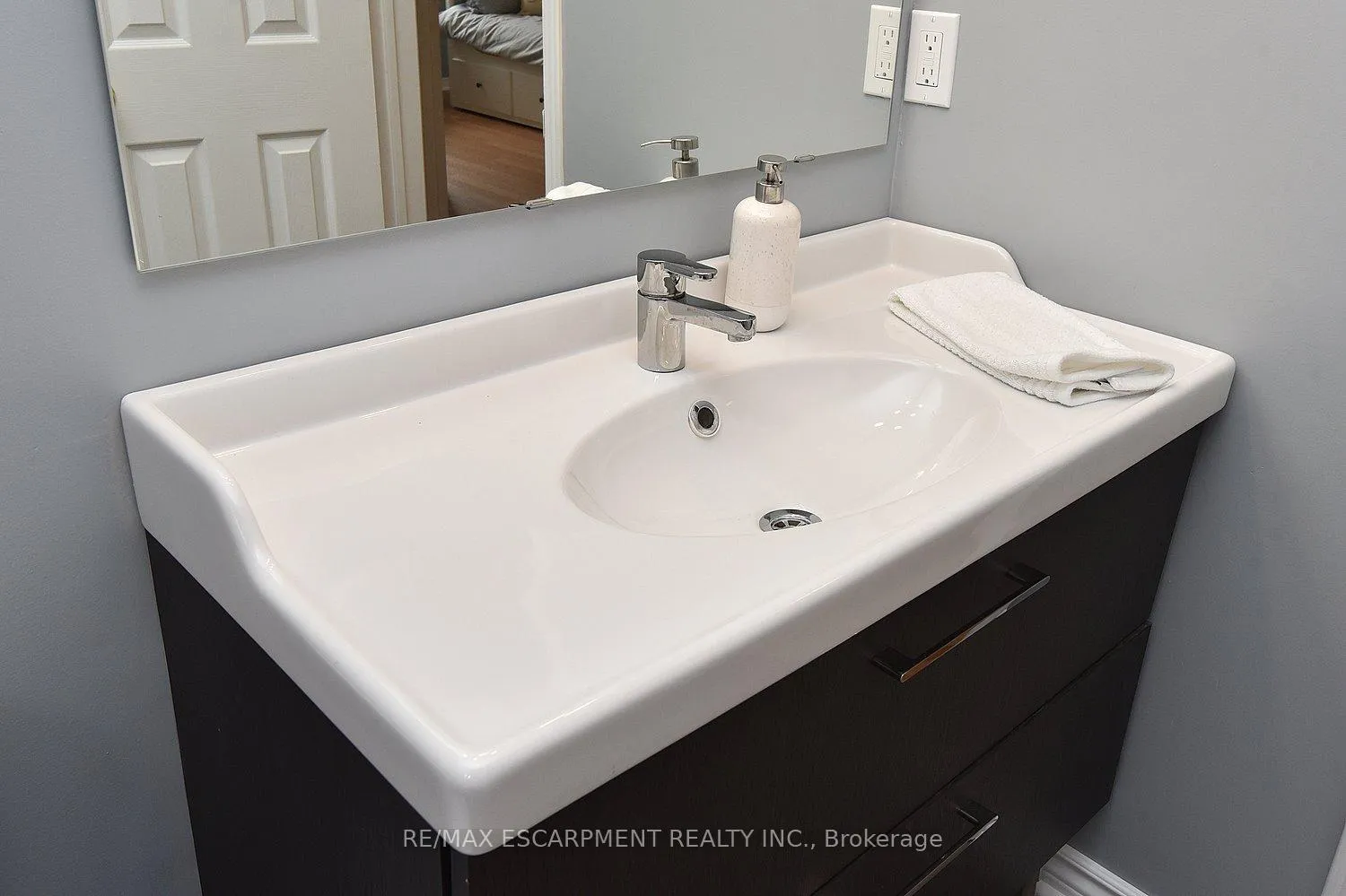 Photo 38 of 27 Pirie Drive, Hamilton, Dundas — HOMEH