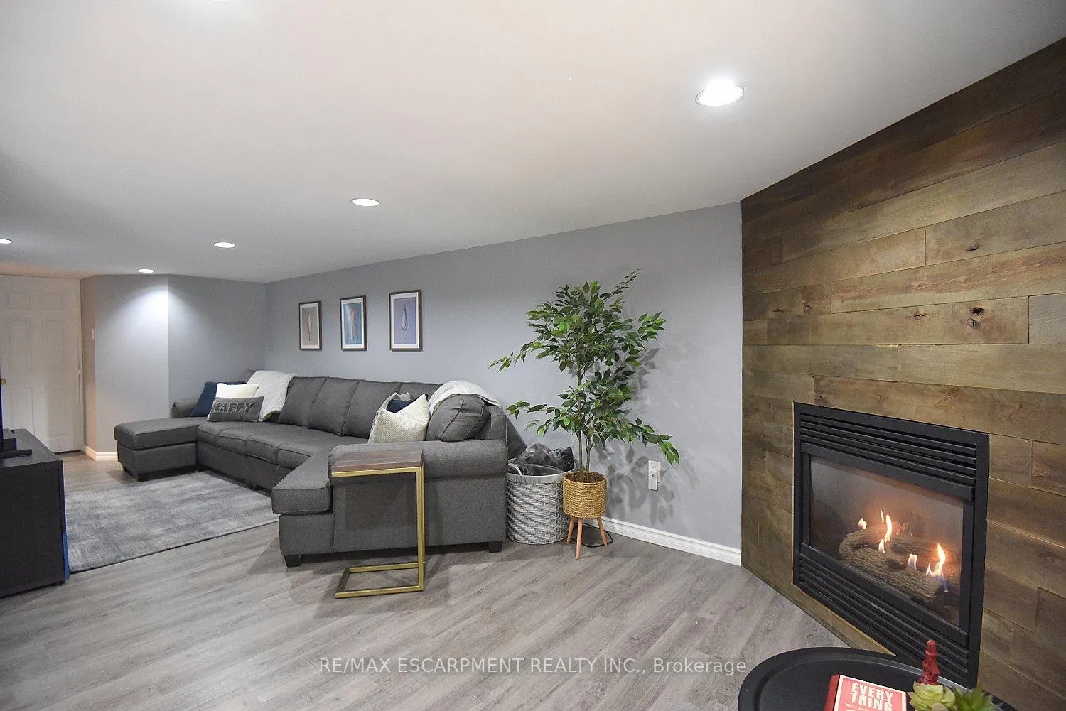 Photo 40 of 27 Pirie Drive, Hamilton, Dundas — HOMEH