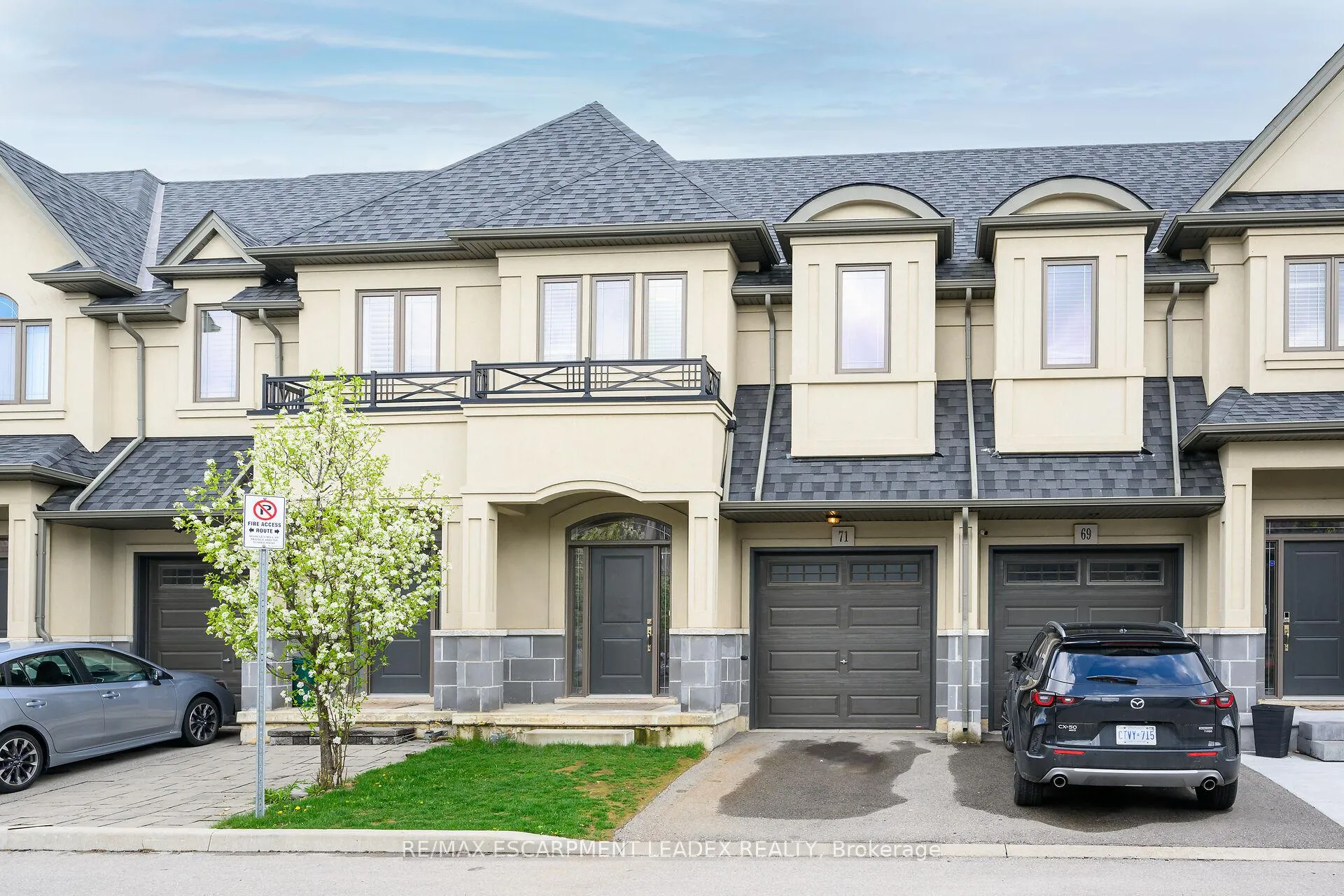 Photo 2 of 71 Sonoma Valley Crescent, Hamilton, Mewburn — HOMEH