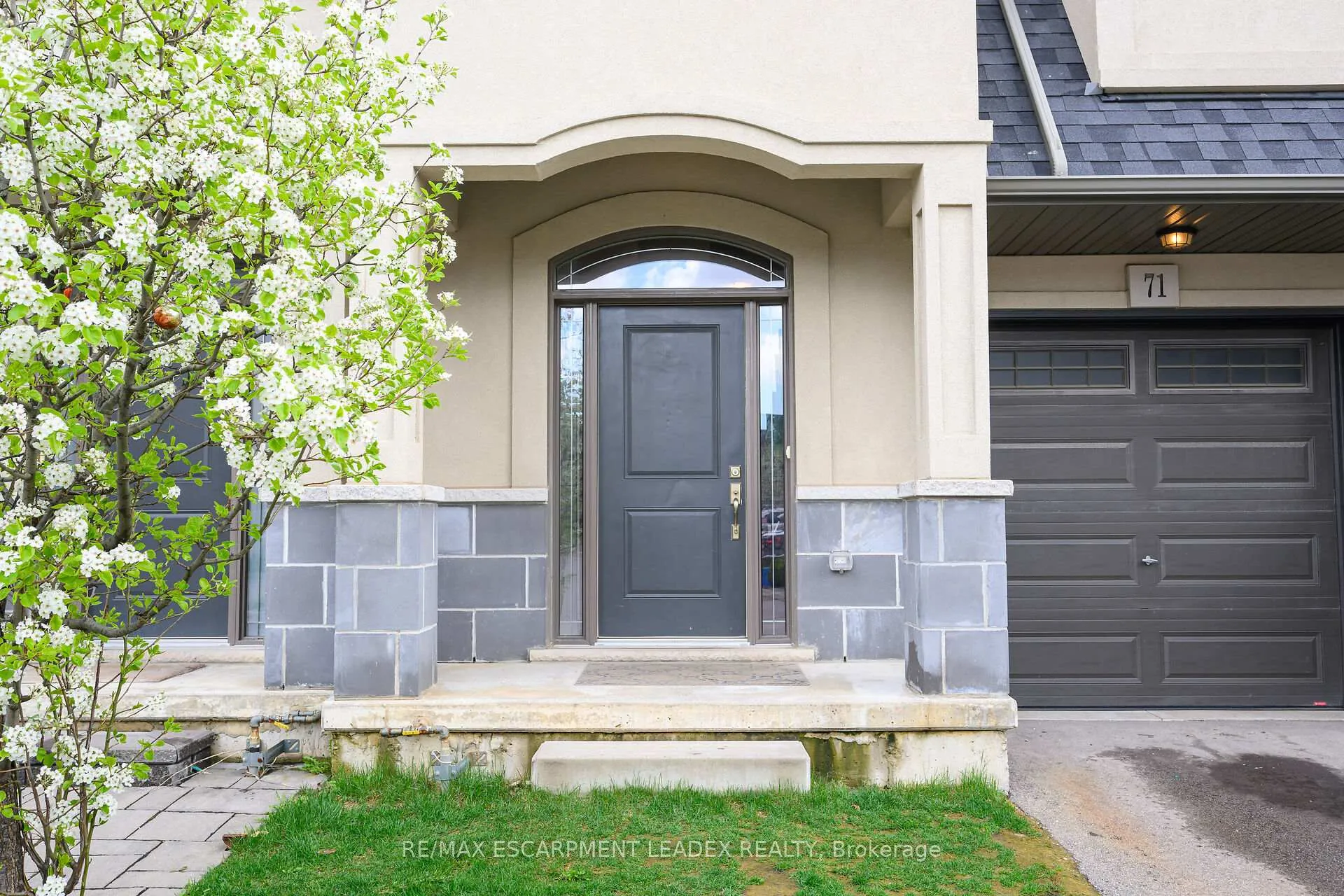 Photo 4 of 71 Sonoma Valley Crescent, Hamilton, Mewburn — HOMEH