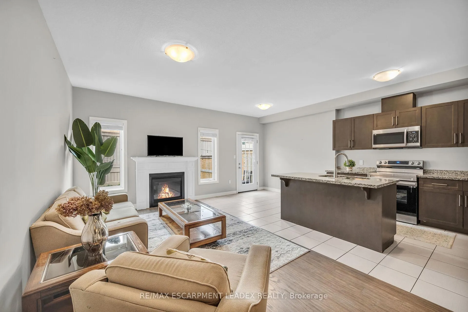 Photo 6 of 71 Sonoma Valley Crescent, Hamilton, Mewburn — HOMEH