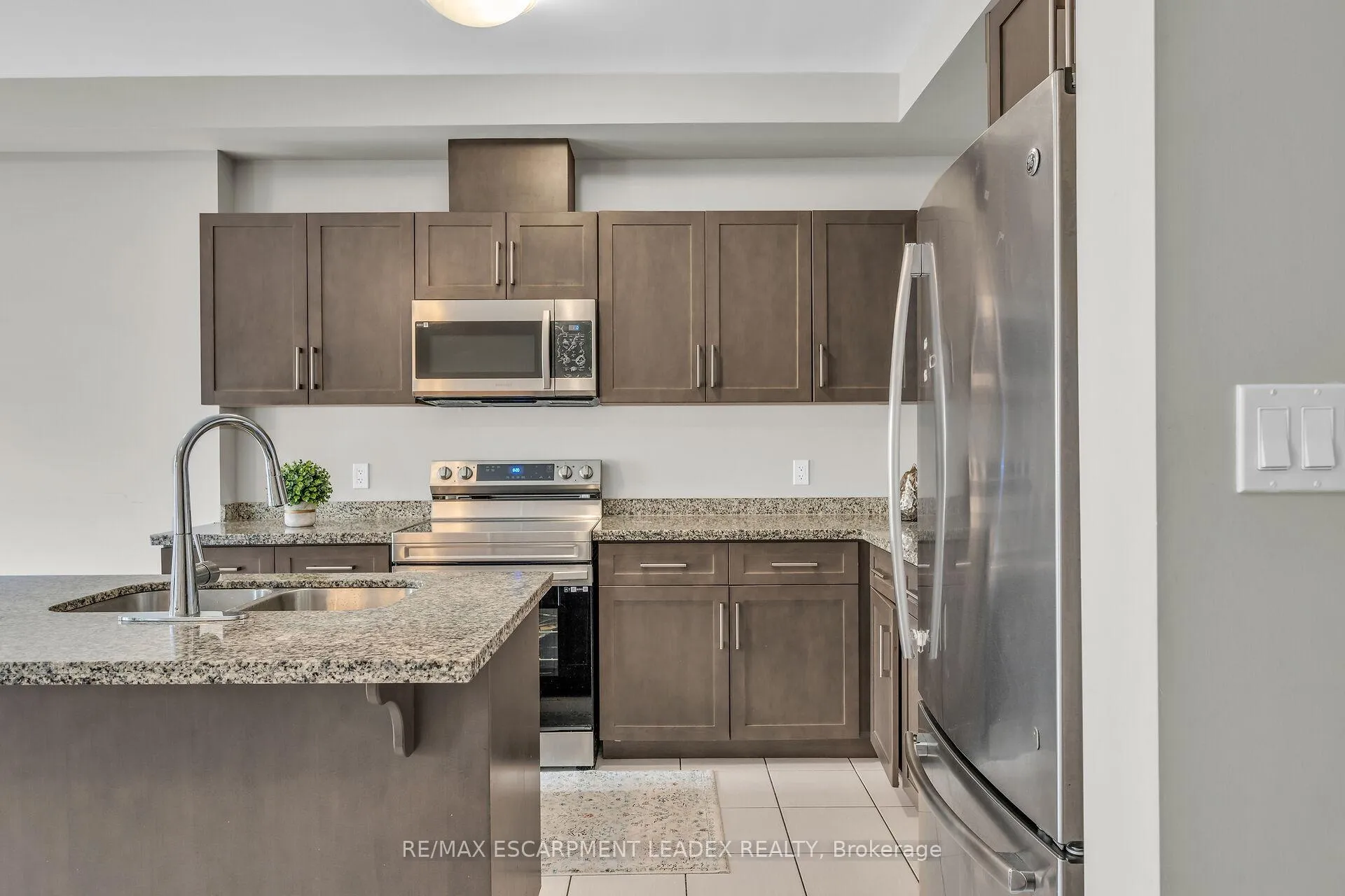 Photo 7 of 71 Sonoma Valley Crescent, Hamilton, Mewburn — HOMEH
