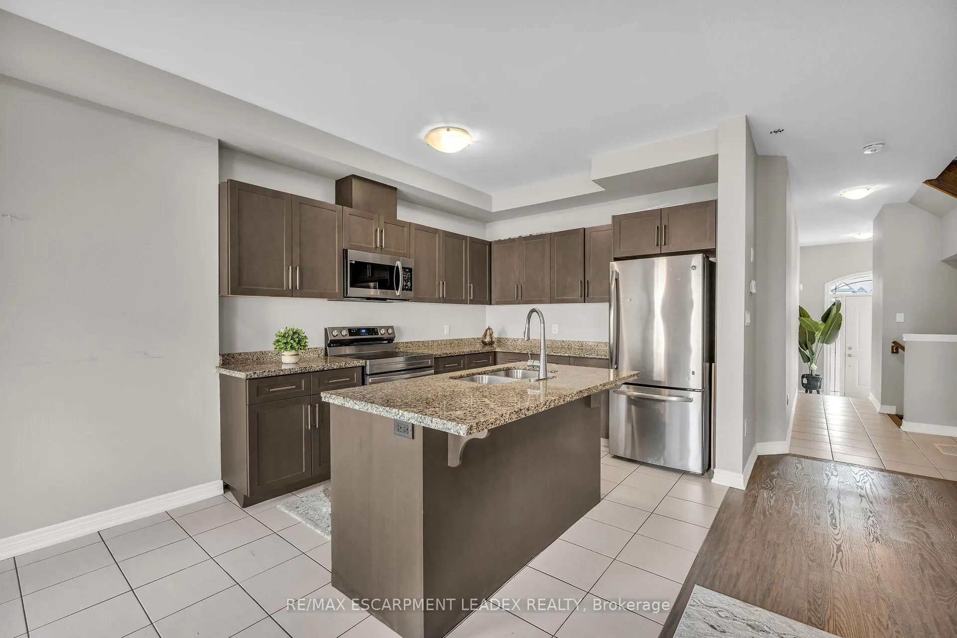 Photo 8 of 71 Sonoma Valley Crescent, Hamilton, Mewburn — HOMEH