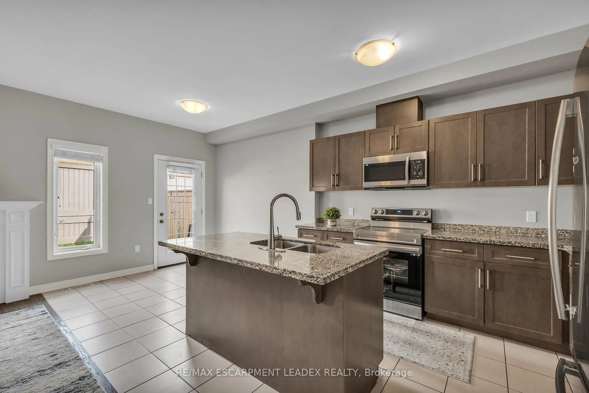 Photo 10 of 71 Sonoma Valley Crescent, Hamilton, Mewburn — HOMEH