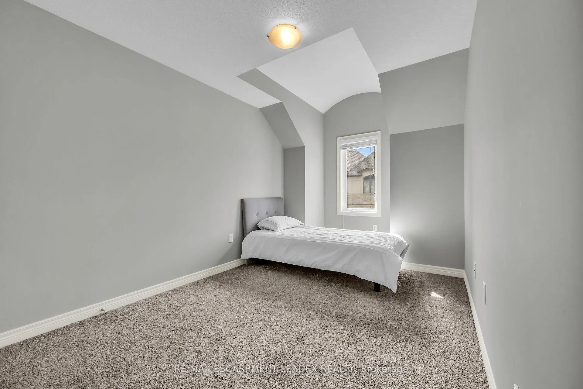 Photo 24 of 71 Sonoma Valley Crescent, Hamilton, Mewburn — HOMEH