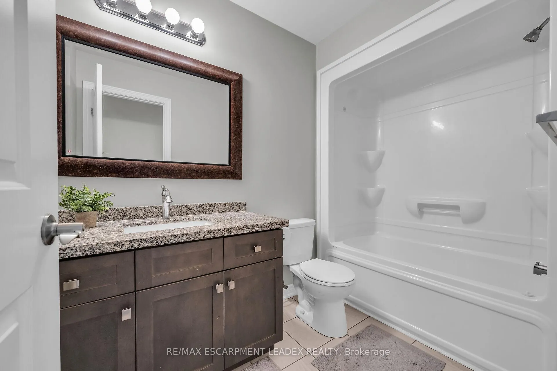 Photo 26 of 71 Sonoma Valley Crescent, Hamilton, Mewburn — HOMEH