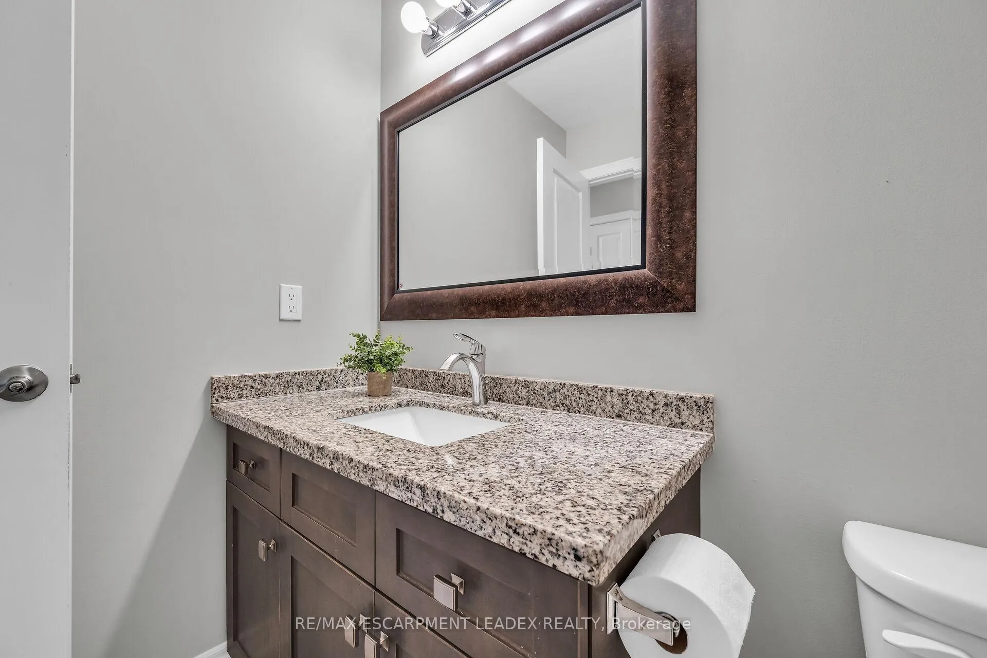 Photo 27 of 71 Sonoma Valley Crescent, Hamilton, Mewburn — HOMEH