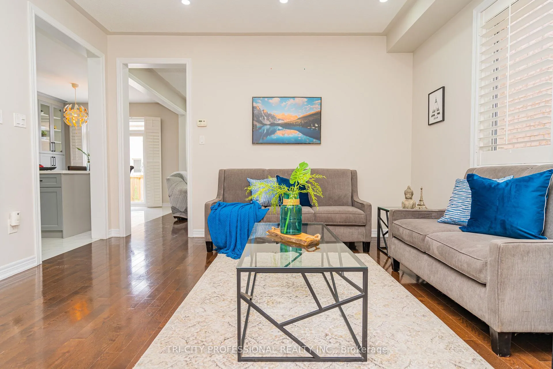 Photo 7 of 5 Drummondville Drive, Brampton, Bram East — HOMEH