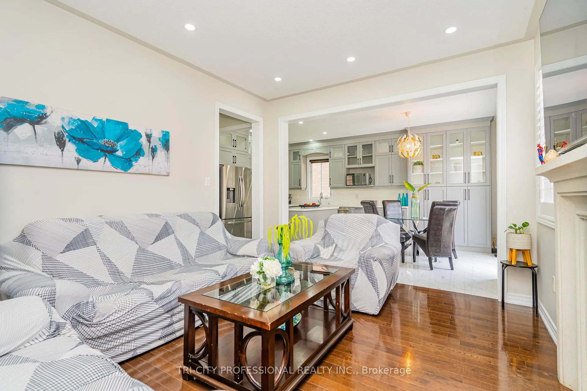 Photo 9 of 5 Drummondville Drive, Brampton, Bram East — HOMEH