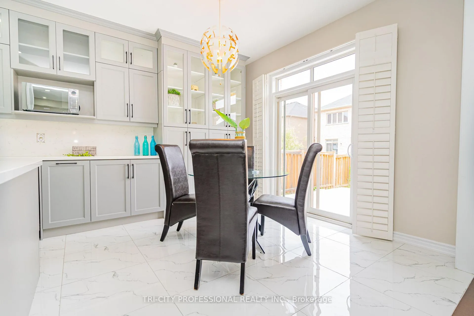 Photo 10 of 5 Drummondville Drive, Brampton, Bram East — HOMEH