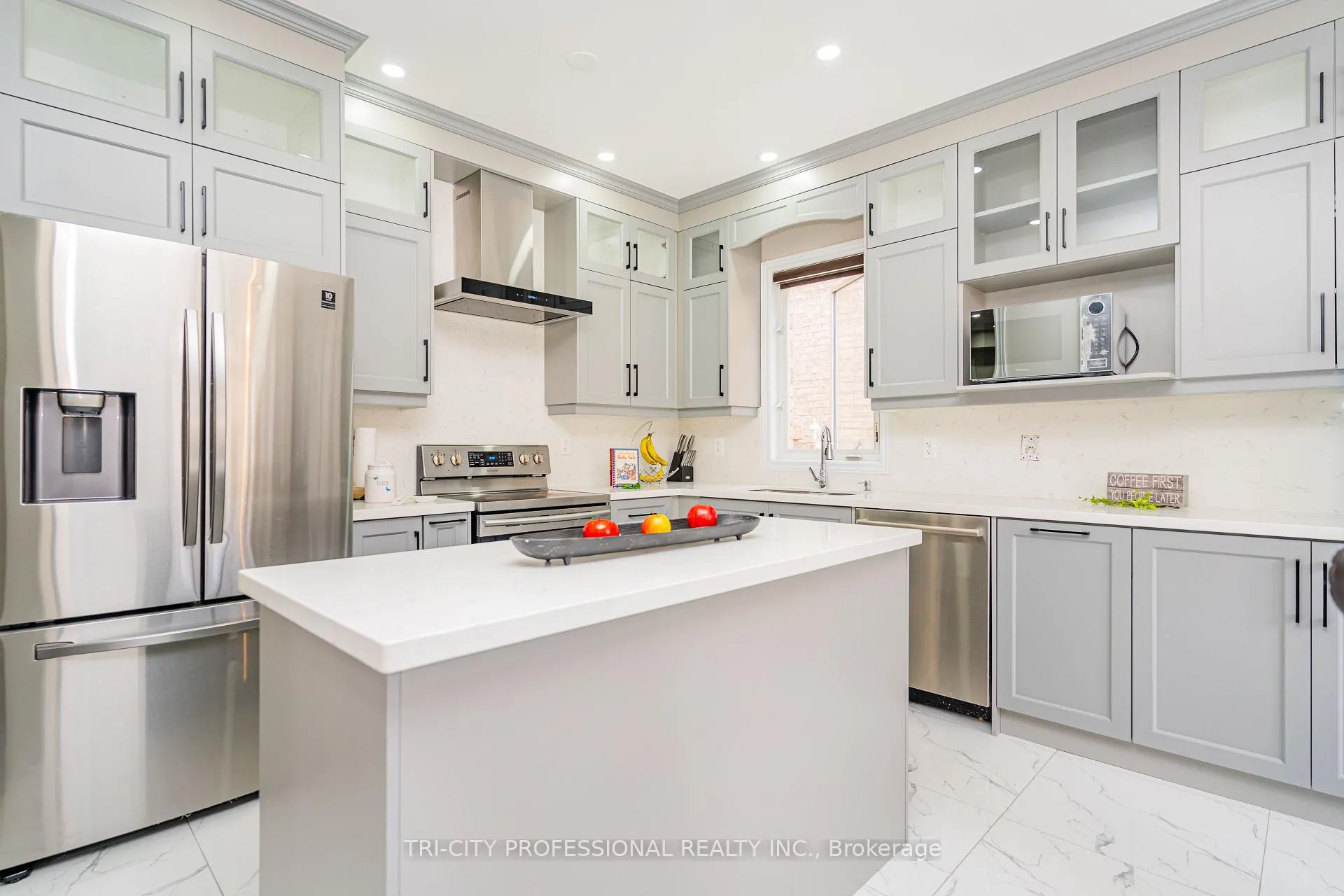 Photo 11 of 5 Drummondville Drive, Brampton, Bram East — HOMEH