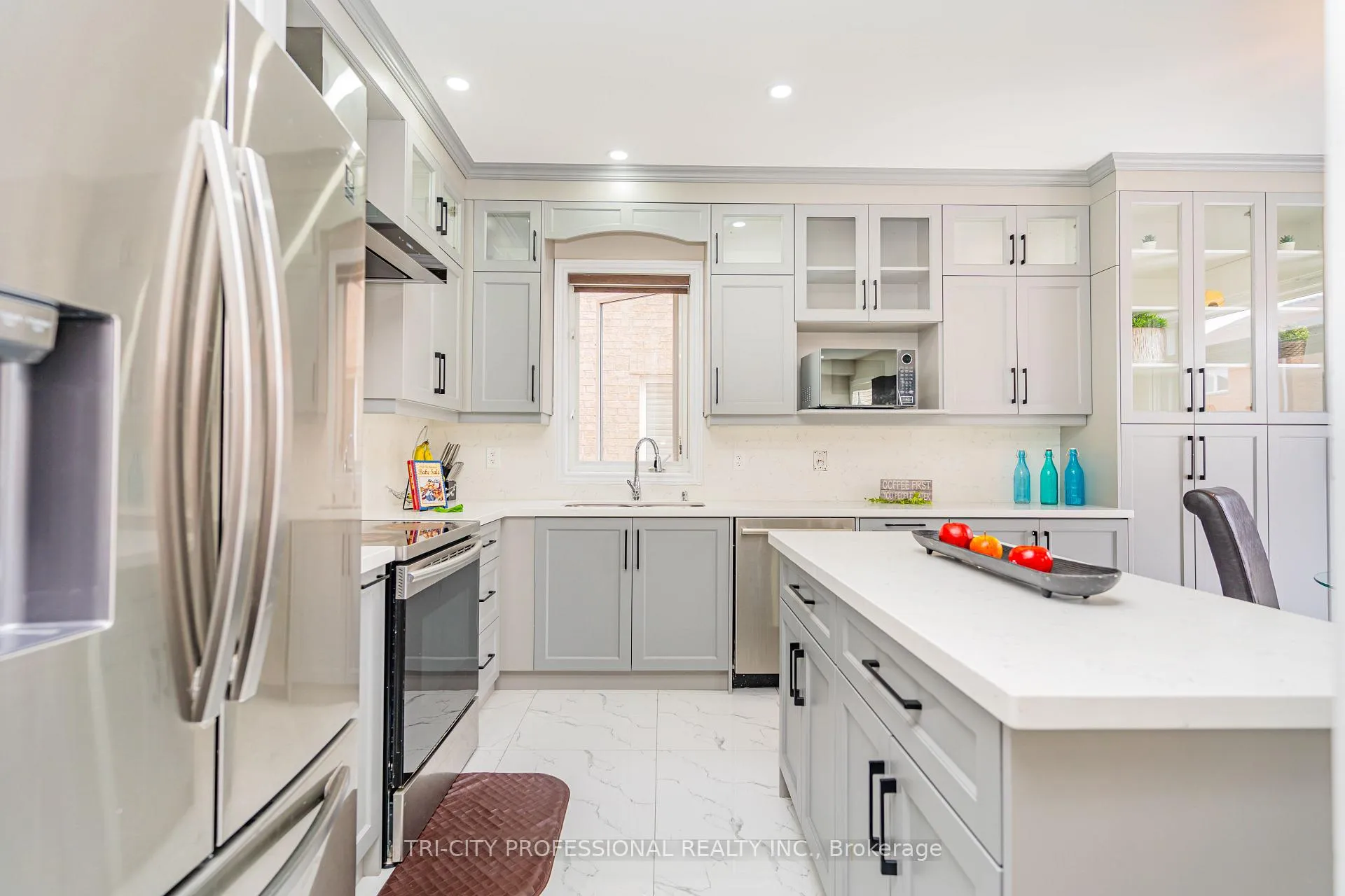 Photo 12 of 5 Drummondville Drive, Brampton, Bram East — HOMEH