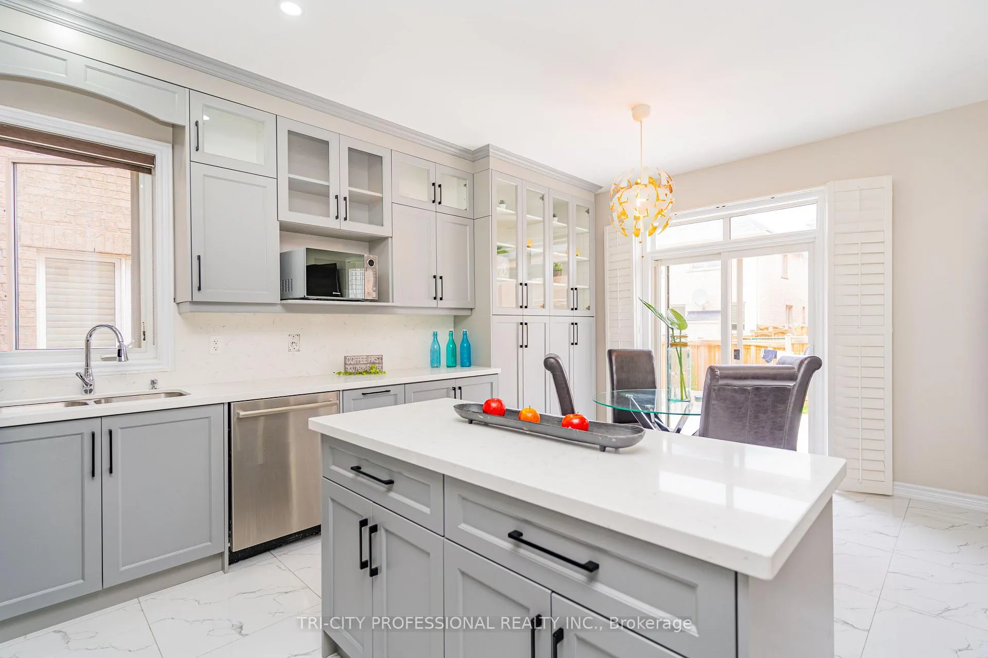 Photo 13 of 5 Drummondville Drive, Brampton, Bram East — HOMEH