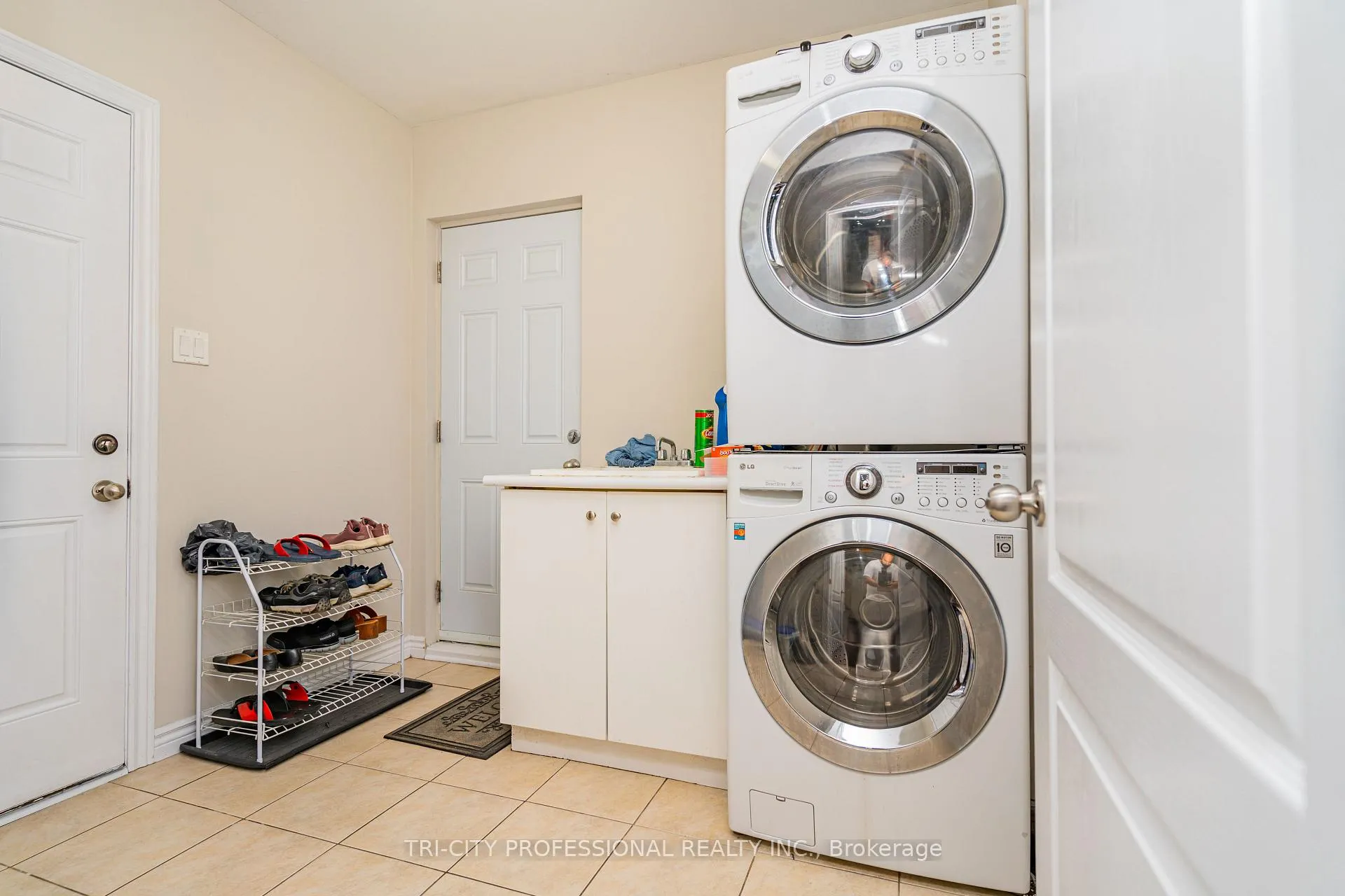 Photo 24 of 5 Drummondville Drive, Brampton, Bram East — HOMEH