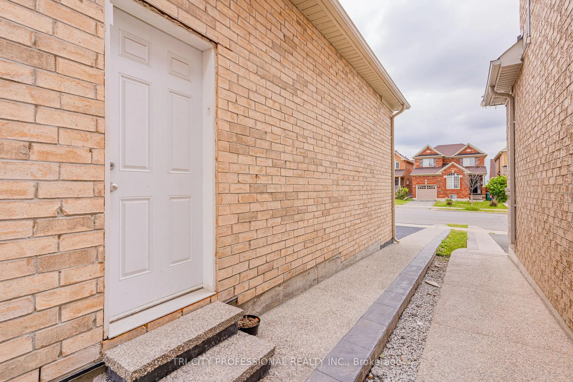 Photo 29 of 5 Drummondville Drive, Brampton, Bram East — HOMEH