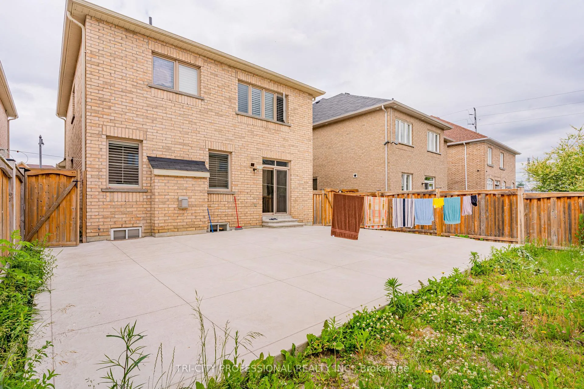Photo 30 of 5 Drummondville Drive, Brampton, Bram East — HOMEH