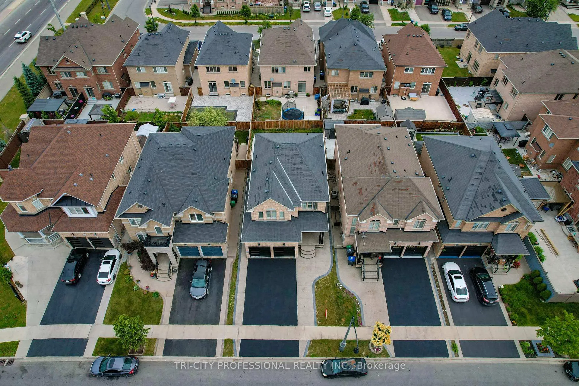 Photo 32 of 5 Drummondville Drive, Brampton, Bram East — HOMEH