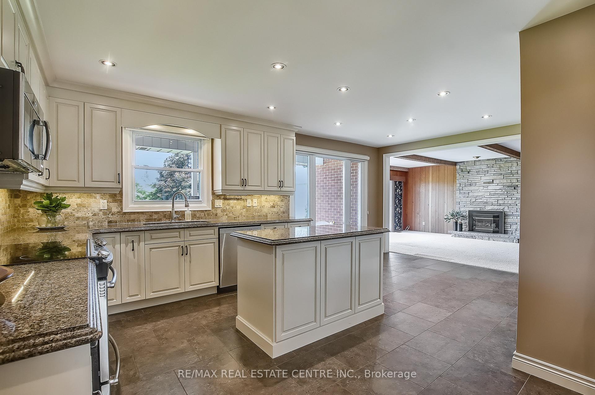 Photo 11 of 2151 No 1 Side Road, Burlington, Rural Burlington — HOMEH