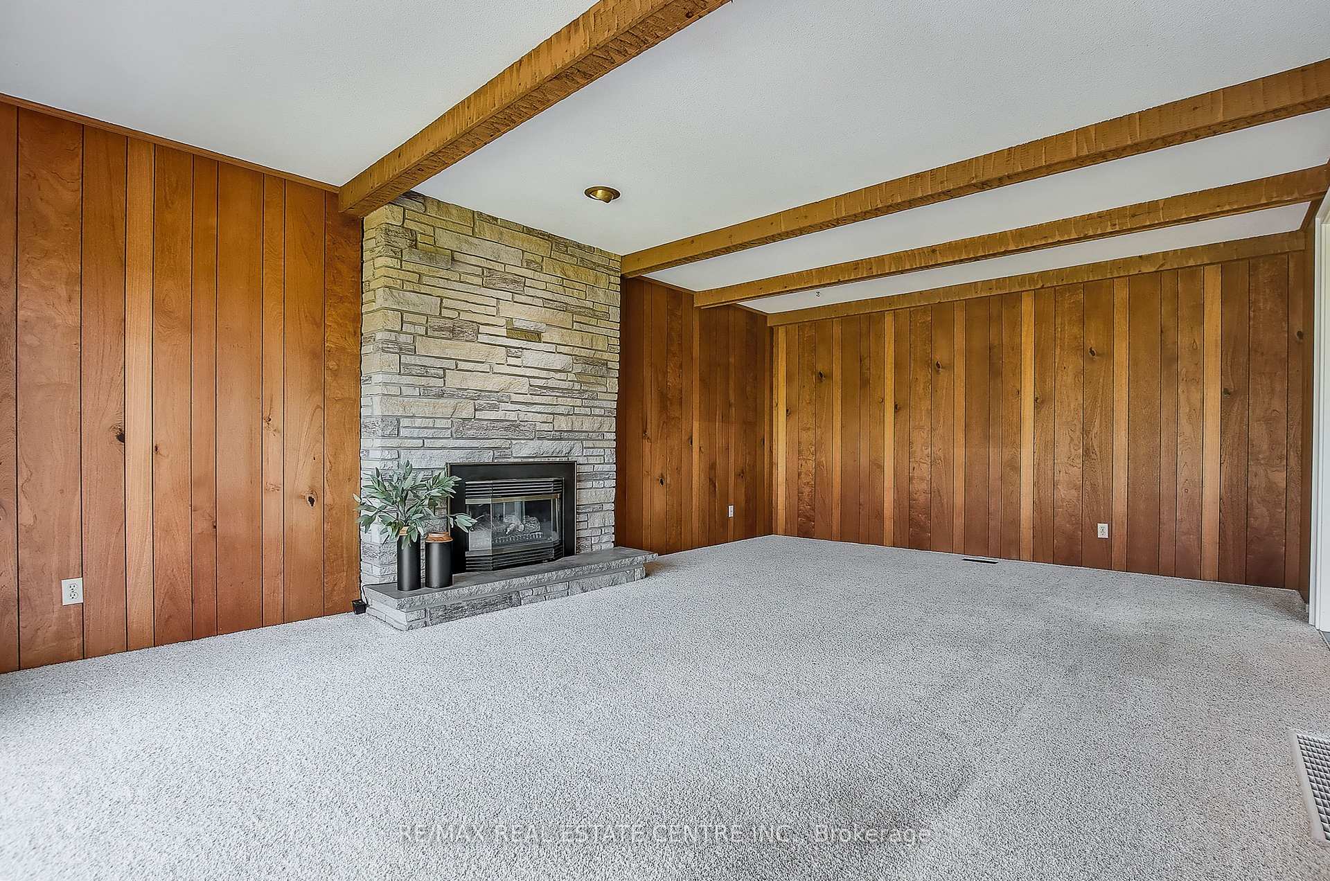 Photo 20 of 2151 No 1 Side Road, Burlington, Rural Burlington — HOMEH